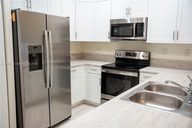 11091 W 32nd Ln in Hialeah, FL - Building Photo - Building Photo