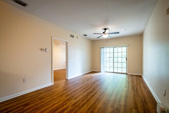 4935 Islamorada Ct, Unit 206 in Jacksonville, FL - Foto de edificio - Building Photo