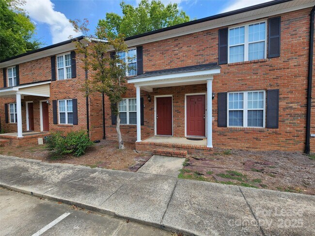 property at 268 Southcircle Dr NW