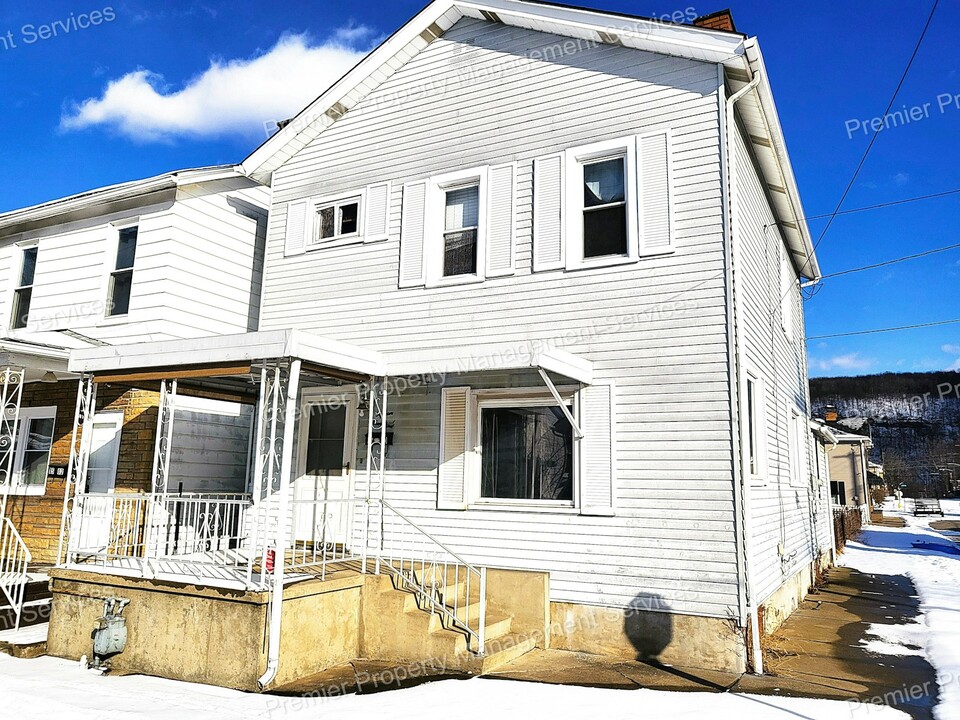 1500 5th Ave in Beaver Falls, PA - Building Photo