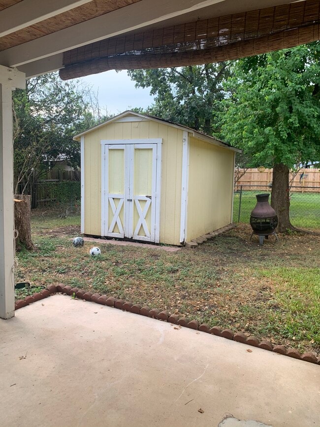9811 Covered Wagon in Converse, TX - Building Photo - Building Photo