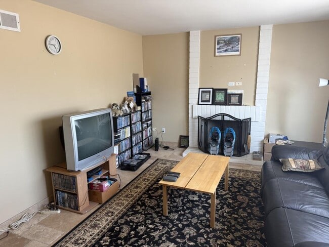 11390 Pegasus Ave in San Diego, CA - Building Photo - Building Photo