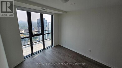 325 Yorkland Blvd in Toronto, ON - Building Photo - Building Photo