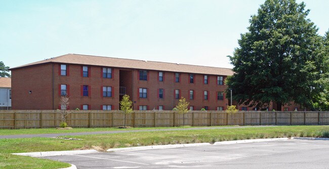 Twin Gardens Apartments in Norfolk, VA - Building Photo - Building Photo