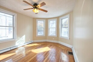 31 Simon St in Beverly, MA - Building Photo