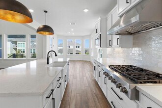 604 Buena Onda Wy in Austin, TX - Building Photo - Building Photo