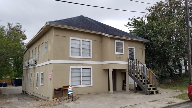 911 Laredo in Corpus Christi, TX - Building Photo - Building Photo