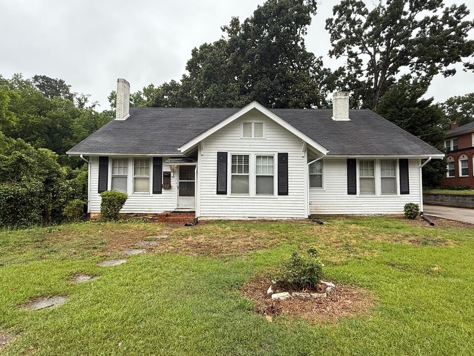 112 E Ashe St in Wadesboro, NC - Building Photo