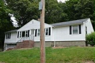 19 Richardson Rd, Unit 19B in Newton, MA - Building Photo