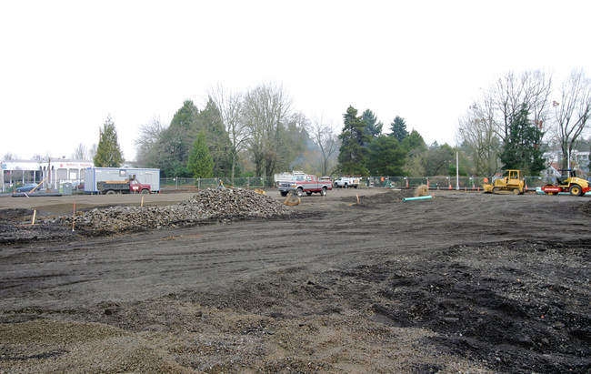 North Main Village in Milwaukie, OR - Foto de edificio - Building Photo