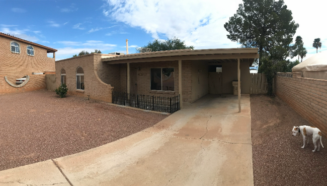 5525 S Holladay Pl in Tucson, AZ - Building Photo - Building Photo