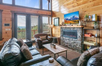 735 Picadilly Ln in Gatlinburg, TN - Building Photo - Building Photo