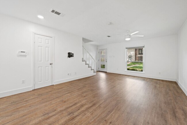 10240 Longmont Dr in Houston, TX - Building Photo - Building Photo