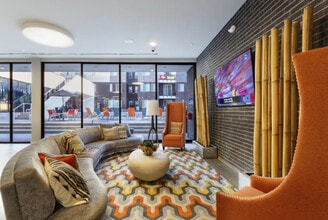 Atmosphere in Fayetteville, AR - Foto de edificio - Building Photo