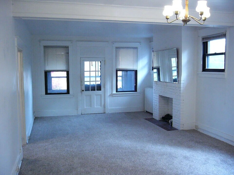 5556 Avondale Pl in Pittsburgh, PA - Building Photo