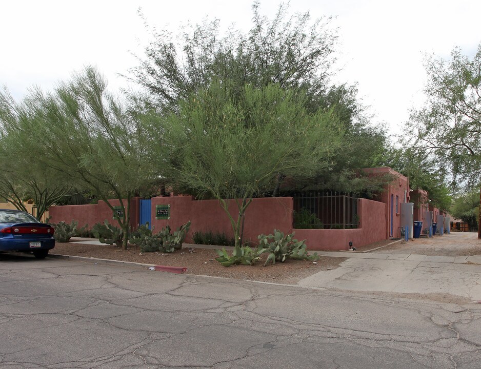 121-135 N Cherry Ave in Tucson, AZ - Foto de edificio