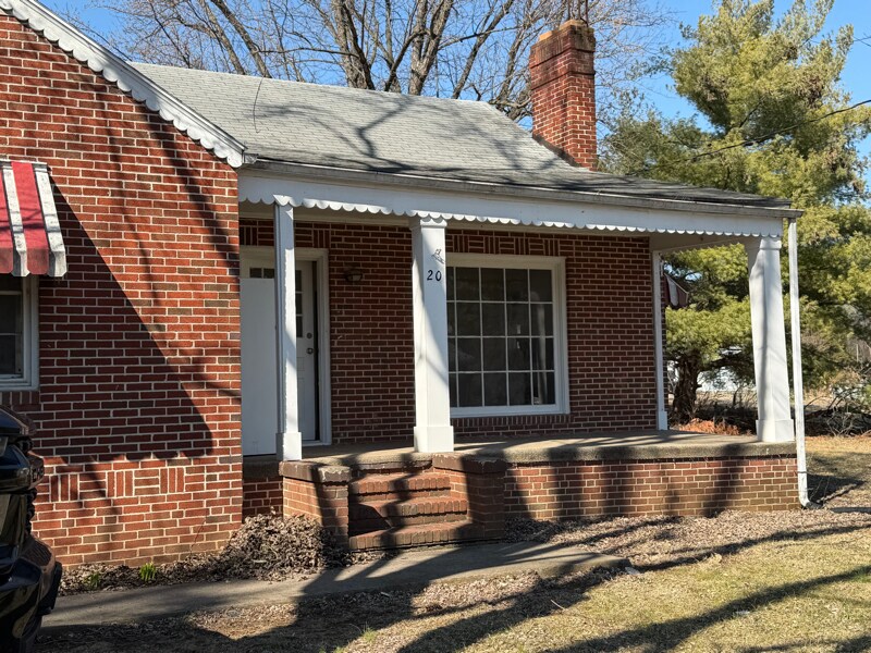 20 Rutherford Ln in Bunker Hill, WV - Building Photo