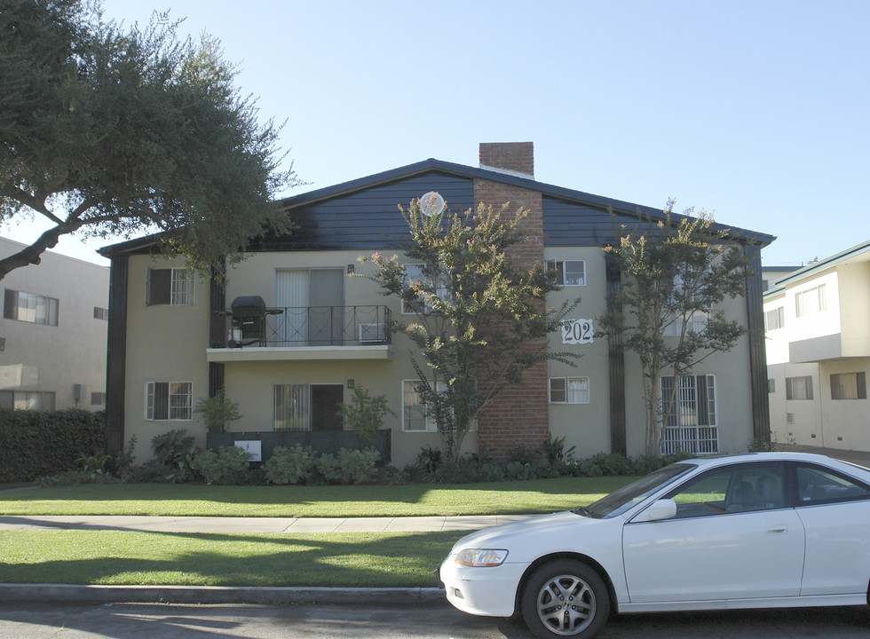 202 E Live Oak St in San Gabriel, CA - Foto de edificio