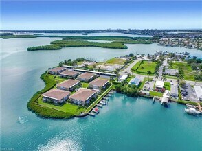 330 Kon Tiki Dr in Naples, FL - Foto de edificio - Building Photo