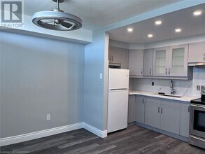 15 Nicklaus Dr in Hamilton, ON - Building Photo - Building Photo