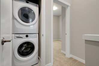 6648 NE 189 Ct in Kenmore, WA - Building Photo - Building Photo