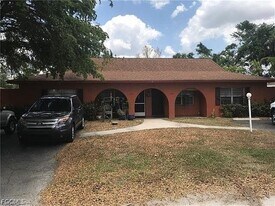 1069 Southdale Rd in Ft. Myers, FL - Building Photo