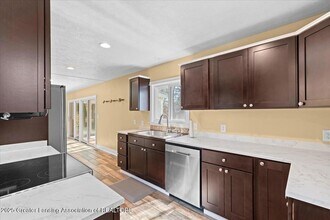 2353 Hulett Rd in Okemos, MI - Foto de edificio - Building Photo