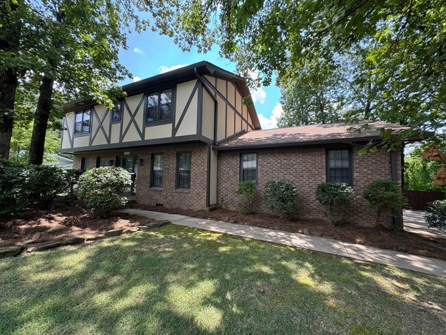 property at 121 Kenwood Dr SW