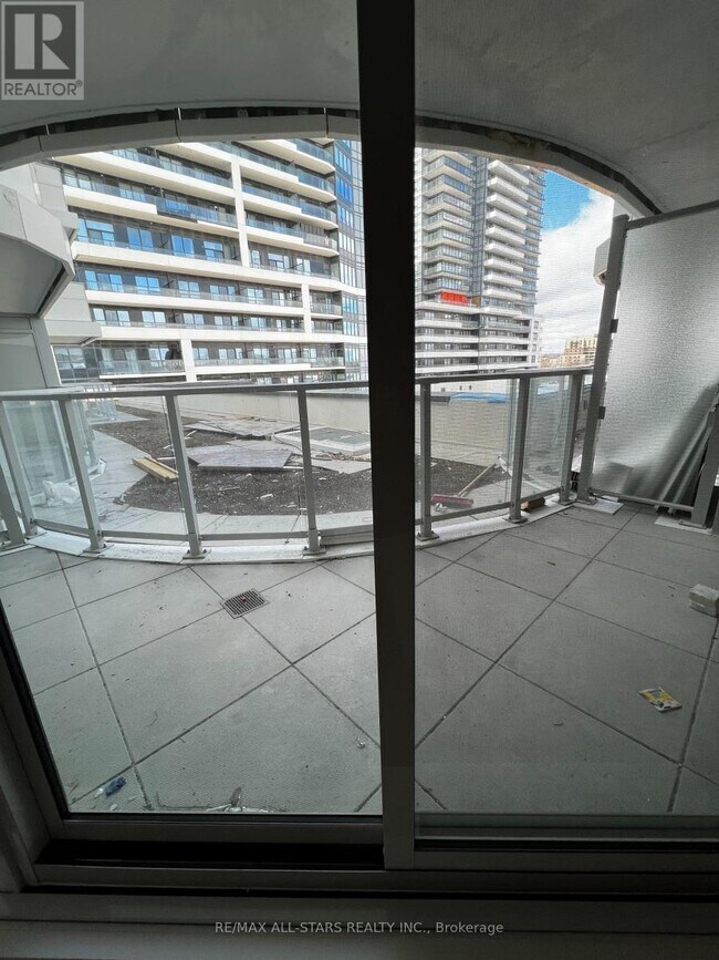 1010 Sandy Beach Rd in Pickering, ON - Building Photo - Building Photo