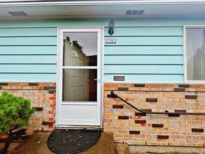 3385 SE 10th Ave in Portland, OR - Building Photo - Building Photo