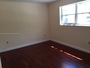 335 NE 114th St-Unit -A in Miami, FL - Building Photo - Building Photo