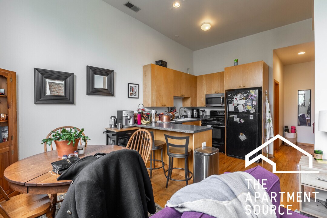 1446 N Leavitt St, Unit 3f in Chicago, IL - Building Photo
