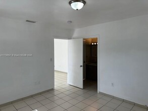 555 NW 77th St in Miami, FL - Building Photo - Building Photo