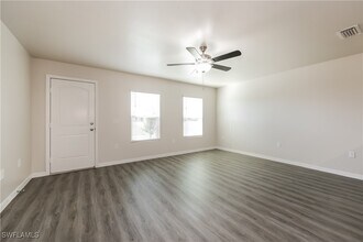 2824 NW 21st Pl in Cape Coral, FL - Foto de edificio - Building Photo