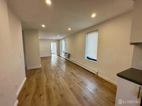 9 Fraser St in Woodbridge Township, NJ - Building Photo - Building Photo