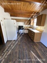 2000 Pioneer Way in Frazier Park, CA - Foto de edificio - Building Photo