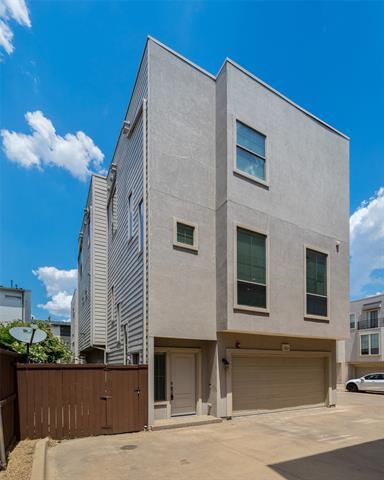 2100 N Fitzhugh Ave in Dallas, TX - Building Photo