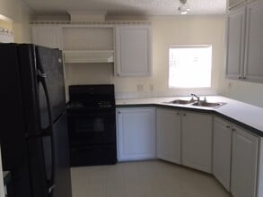 7770 NW 170th St in Trenton, FL - Foto de edificio - Building Photo
