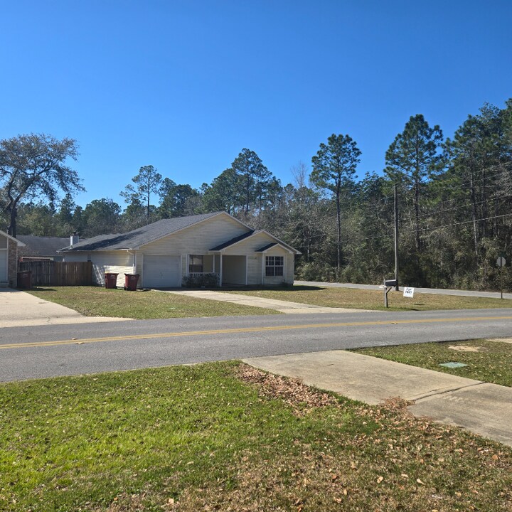 4266 Antioch Rd in Crestview, FL - Building Photo