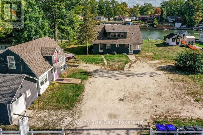 1067 Mosley St in Wasaga Beach, ON - Building Photo - Building Photo