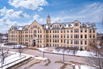 Mallinckrodt in the Park in Wilmette, IL - Foto de edificio - Building Photo