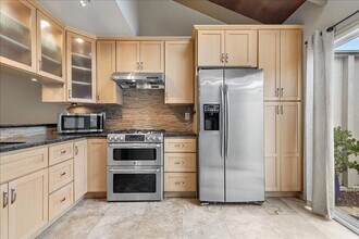 2063 Whitehall Pl in Alameda, CA - Building Photo - Building Photo