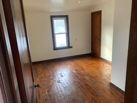 92 Upton Ave in Battle Creek, MI - Building Photo