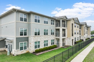 Patriot Pointe in Fort Worth, TX - Foto de edificio - Building Photo