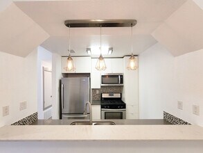 920 Sirocco Dr, Unit A in Austin, TX - Foto de edificio - Building Photo