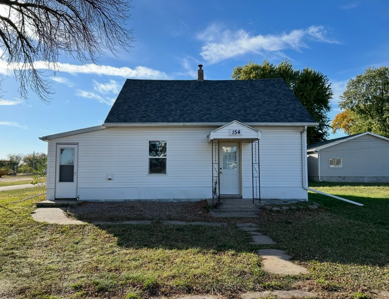 154 Robley St in Monroe, NE - Building Photo