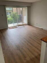 929 Buccaneer Dr, Unit 1 in Schaumburg, IL - Building Photo - Building Photo