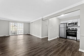 24360 E River Rd in Grosse Ile Township, MI - Building Photo - Building Photo