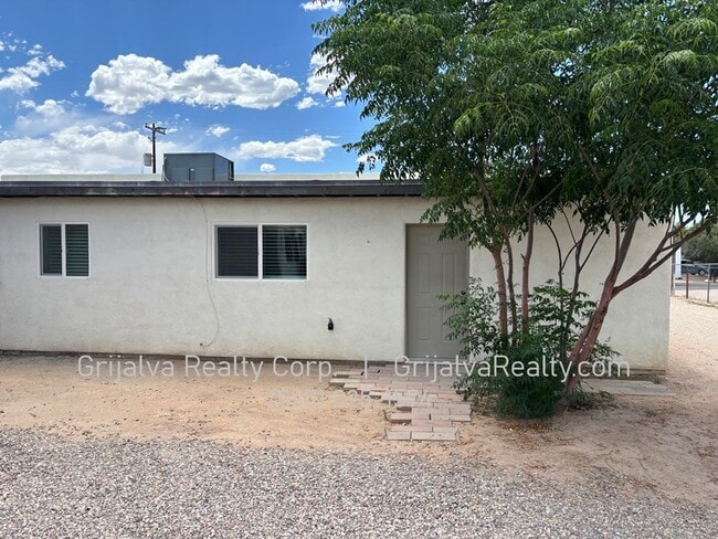 property at 2924 N Winstel Blvd