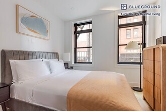 307 W 39th St in New York, NY - Foto de edificio - Building Photo